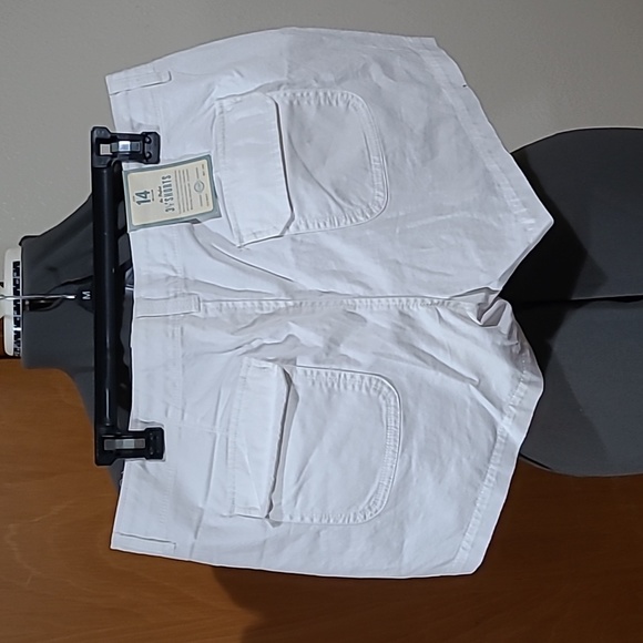 Old Navy low rise shorts - Picture 4 of 11